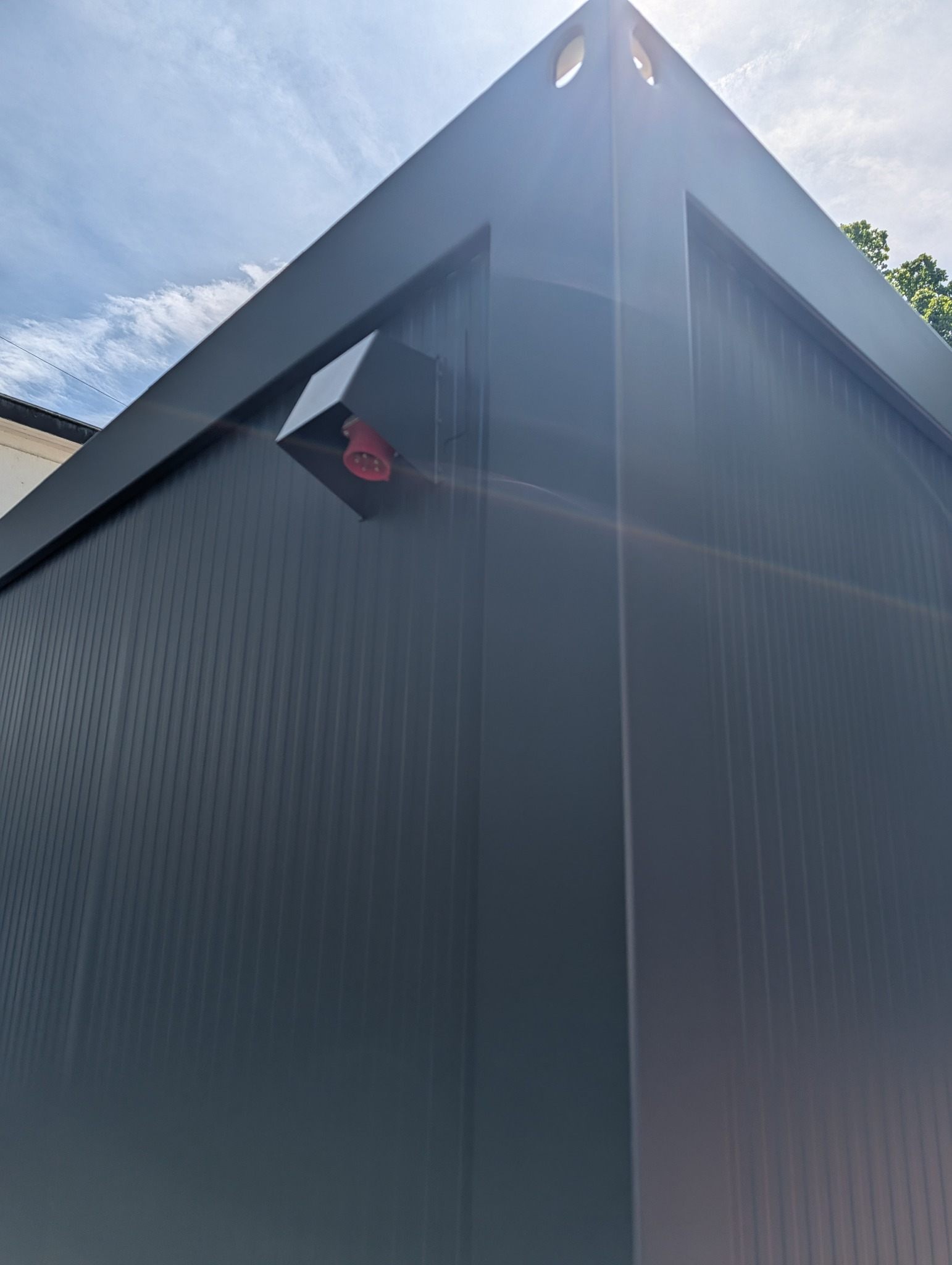 Aufgestelltes Containermodul am Standort